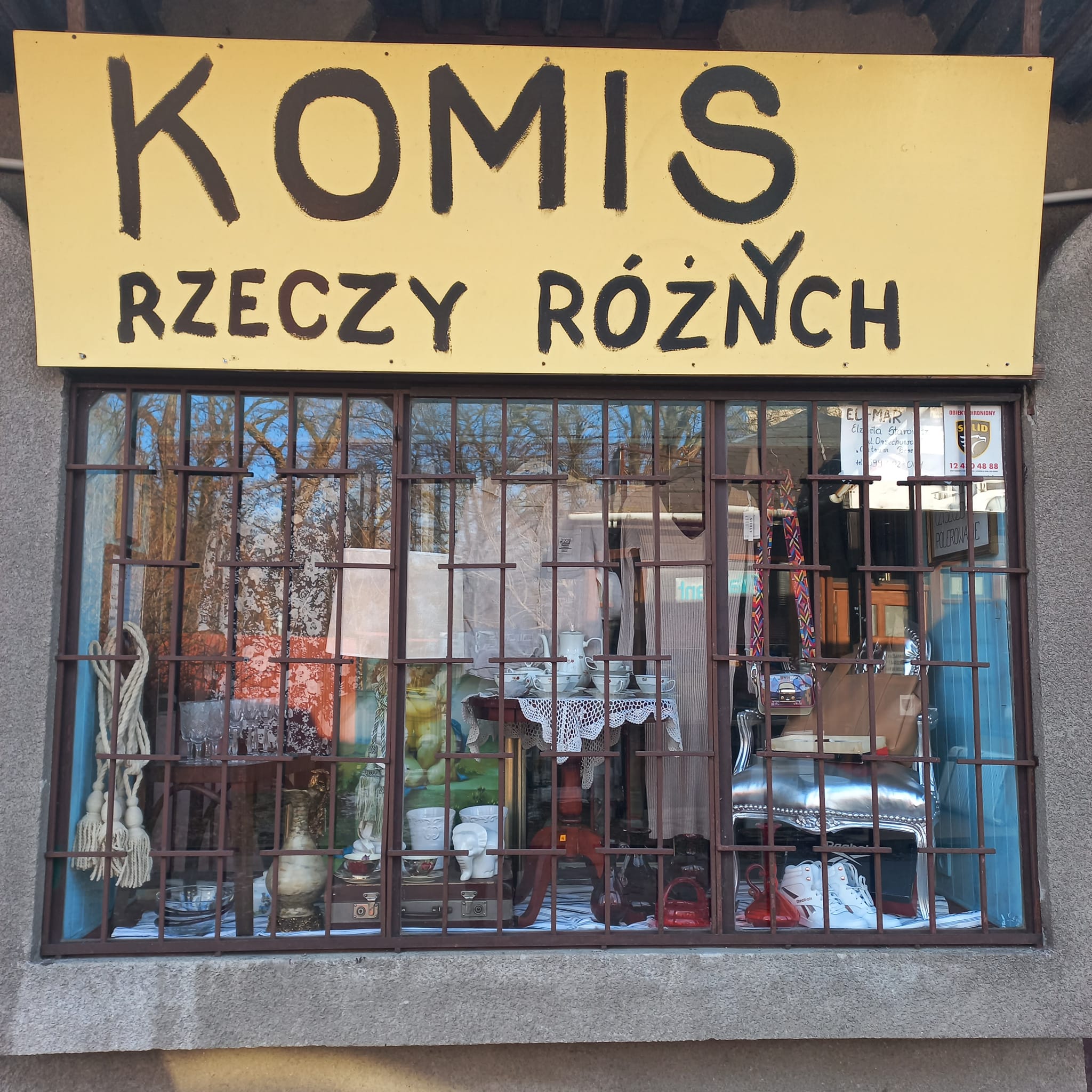 Komis Rzeczy Różnych - widok z zewnątrz